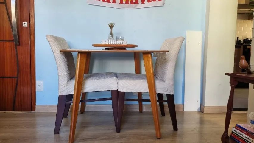 Mesa e 2 cadeiras