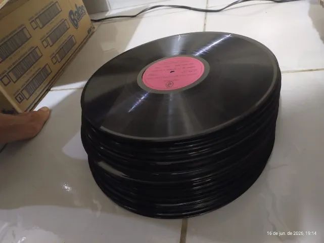 LOTE COMPLETO 100 PEÇAS PARA DECORAÇÃO (VINIL + CDs) - Foto 3