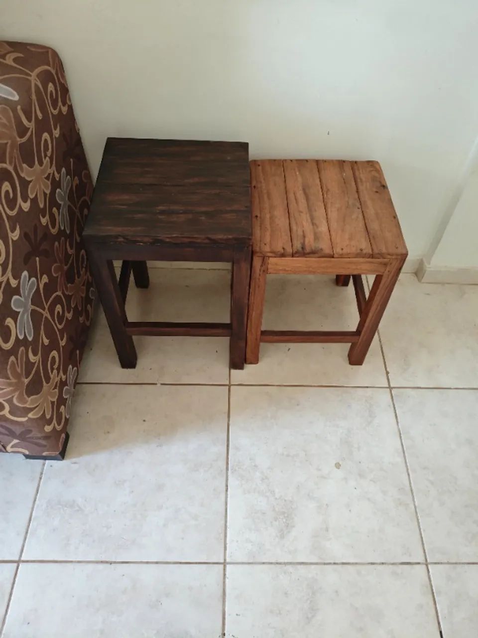 MESINHAS/BANQUETAS RÚSTICAS DE MADEIRA