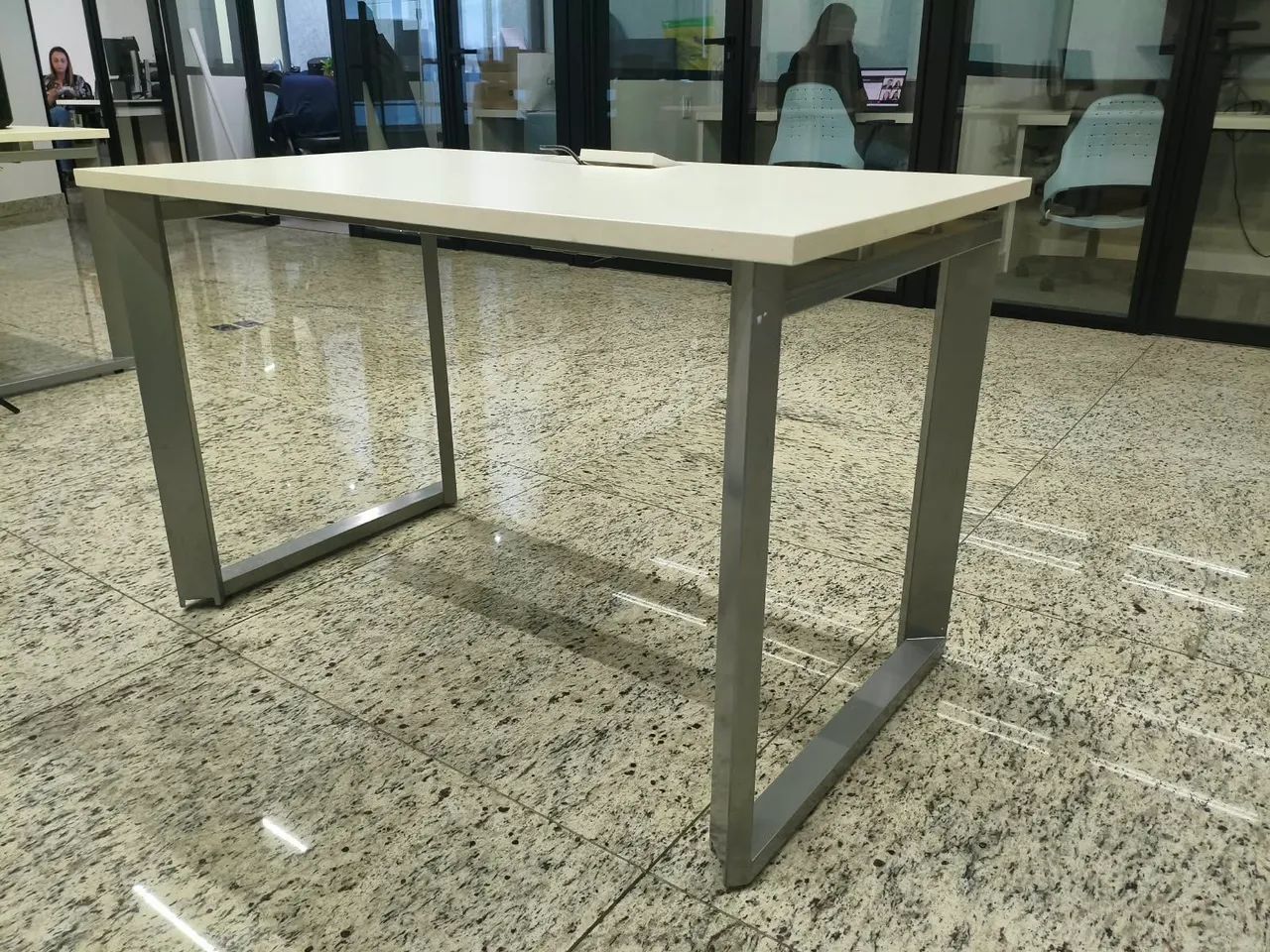 Mesa gerencial de escritório - Foto 2