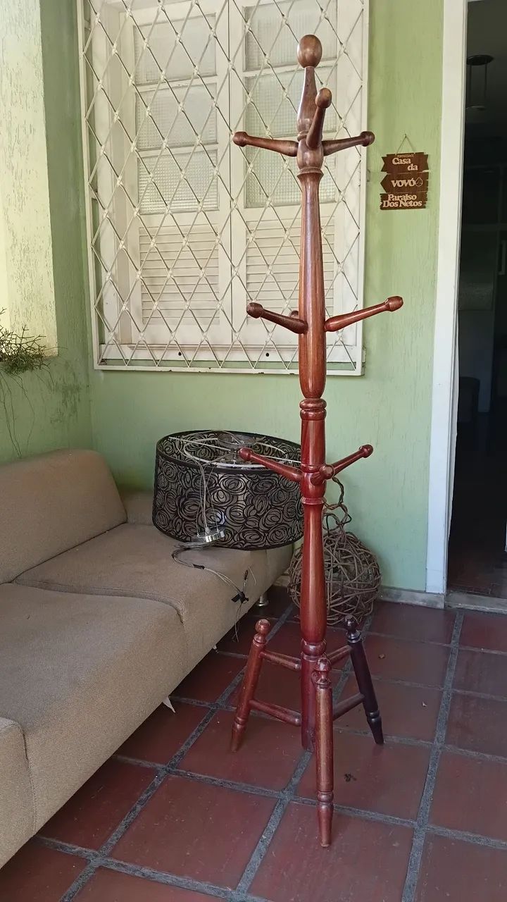 Cabideiro e luminária 