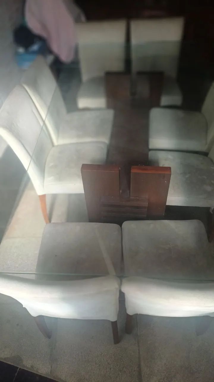 VENDO CONJUNTO DE MESA DE JANTAR COMPLETO COM 8 CADEIRAS - Foto 2