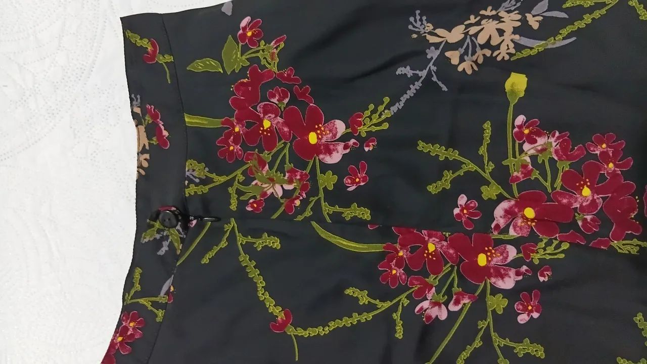 Saia Midi Floral Evasê - Elegante e Versátil - Foto 3