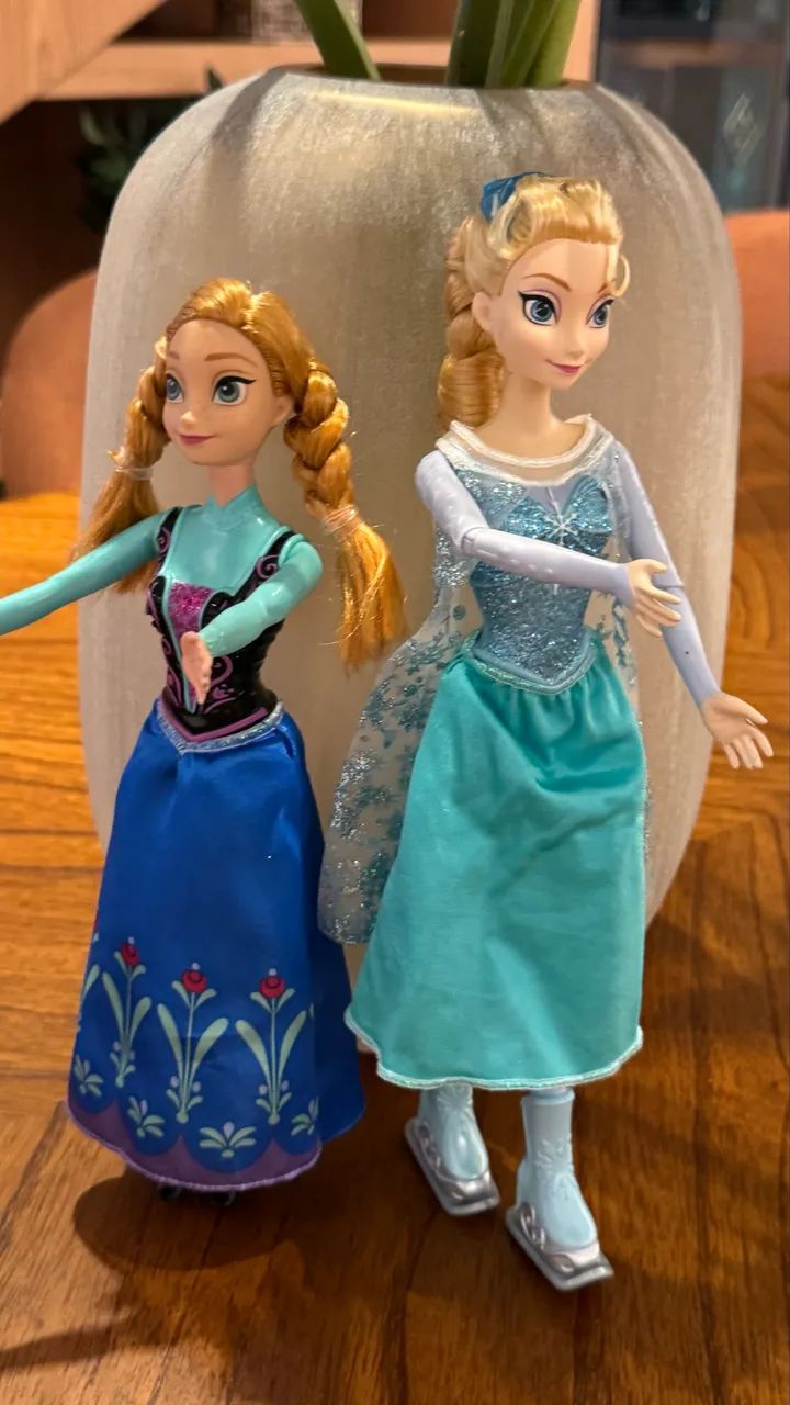 Kit / Dupla Boneca Elsa e Ana  Disney Store - Foto 2