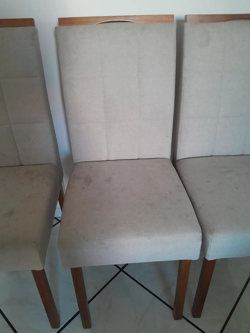 Vendo 3 cadeiras de madeira com estofado Bruna (beje) - Foto 2