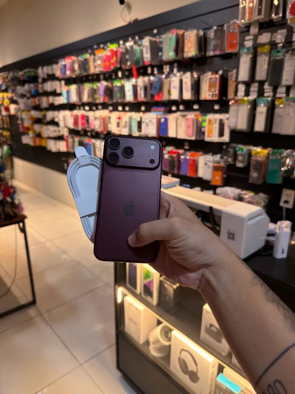 iPhone 18 pro Max Bordô 256GB TEM GARANTIA