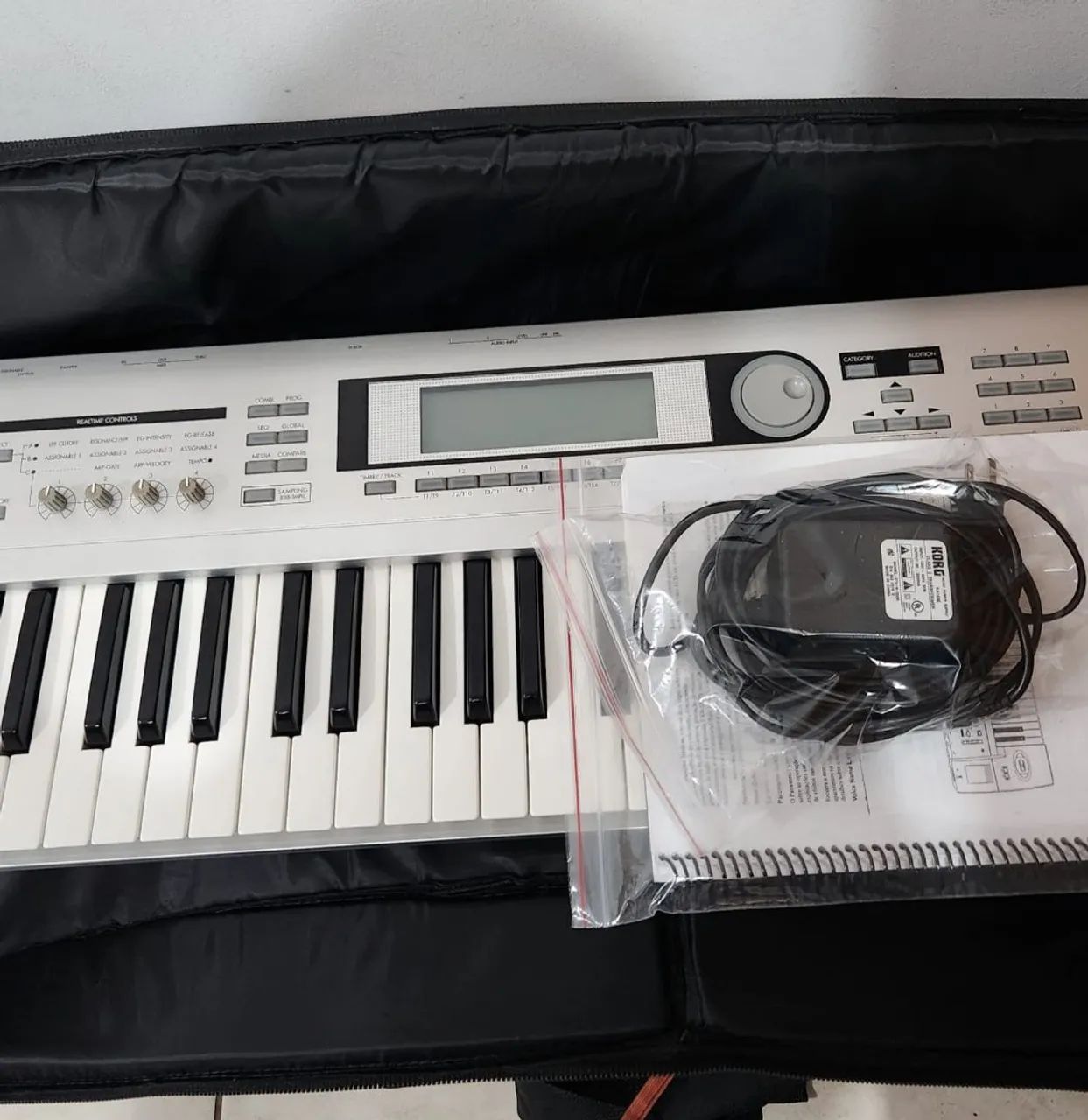 Korg Triton Lê 76 teclas Impecável Oportunidade - Instrumentos