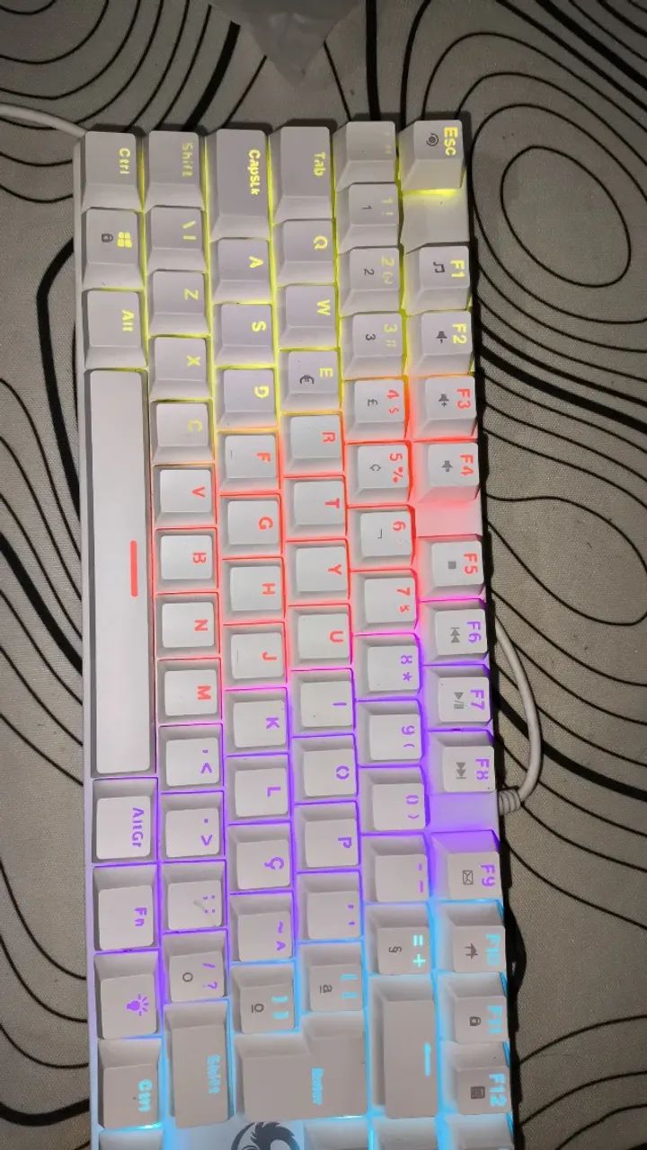 Teclado mecânico branco com RGB mais switch azul, com mause RGB branco prefeito Estado! - Foto 3