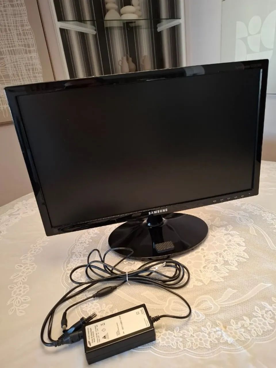 Monitor Samsung 22'' LED - Modelo S22B300B - com fonte - Foto 4