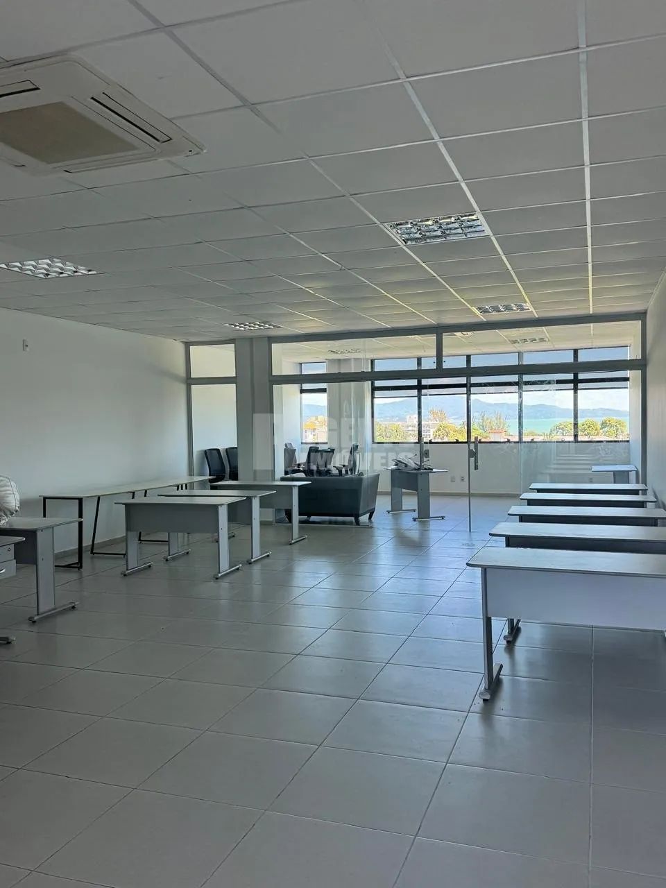 Excelente sala para locação no bairro Canasvieiras! - Foto 2