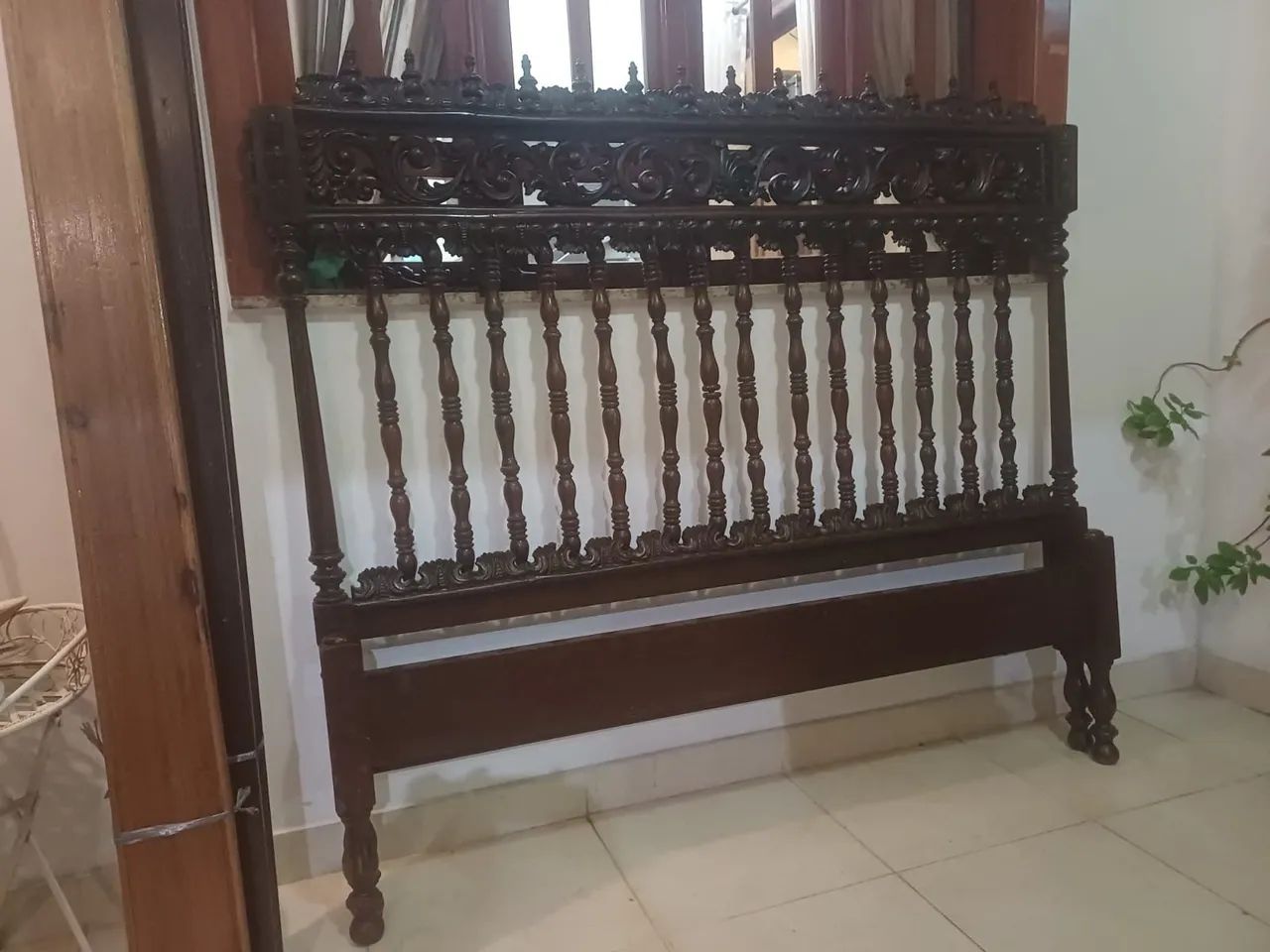VENDO Uma Cama de casal Colonial.