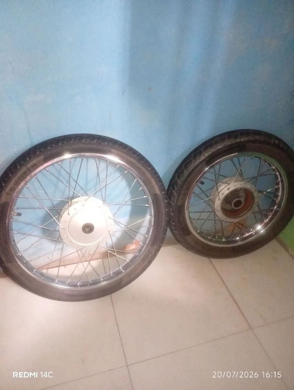 Vendo dois rodados completos de Honda pop 100