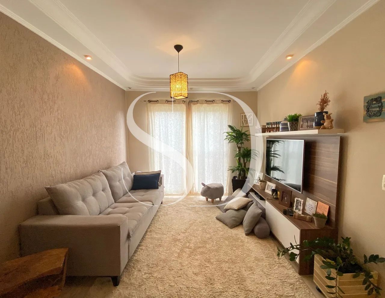Apartamento reformado com 02 dormitórios e 01 vaga de garagem
