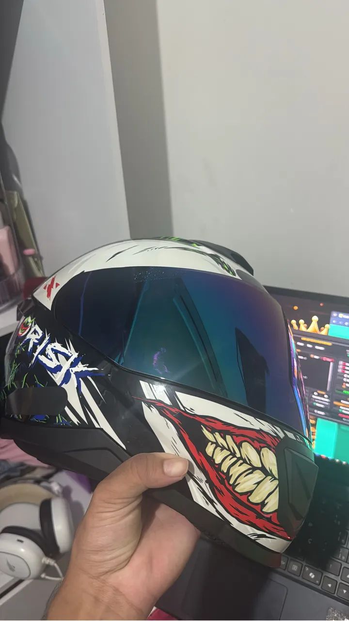 Capacete tamanho 56 coringa top novo 