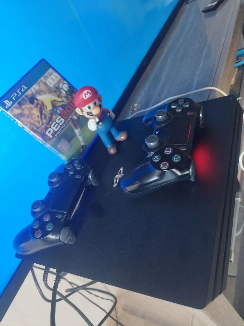 PS4 pro com 2 controle  - Foto 2