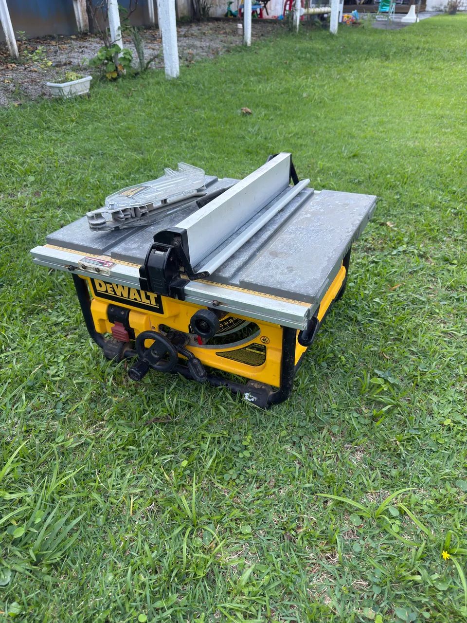 Serra Circular de Bancada DeWALT DW745 Profissional