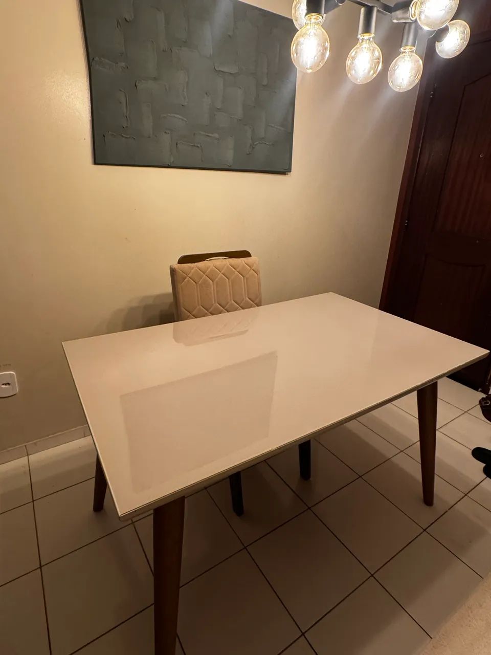 Mesa com tampo de vidro