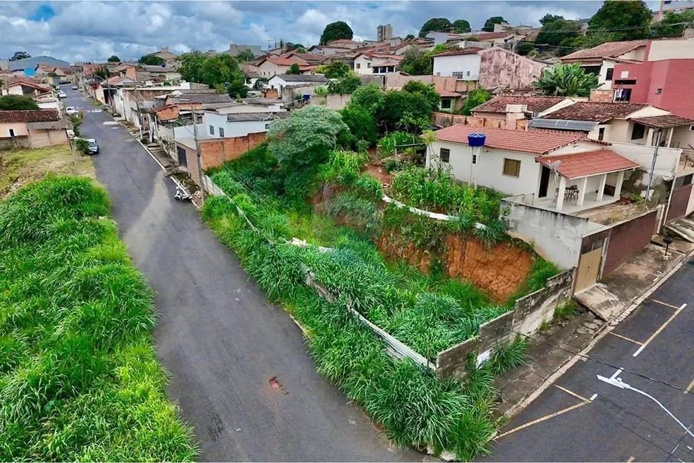 Terreno 300m² Araxá: Invista com Qualidade! - Foto 3