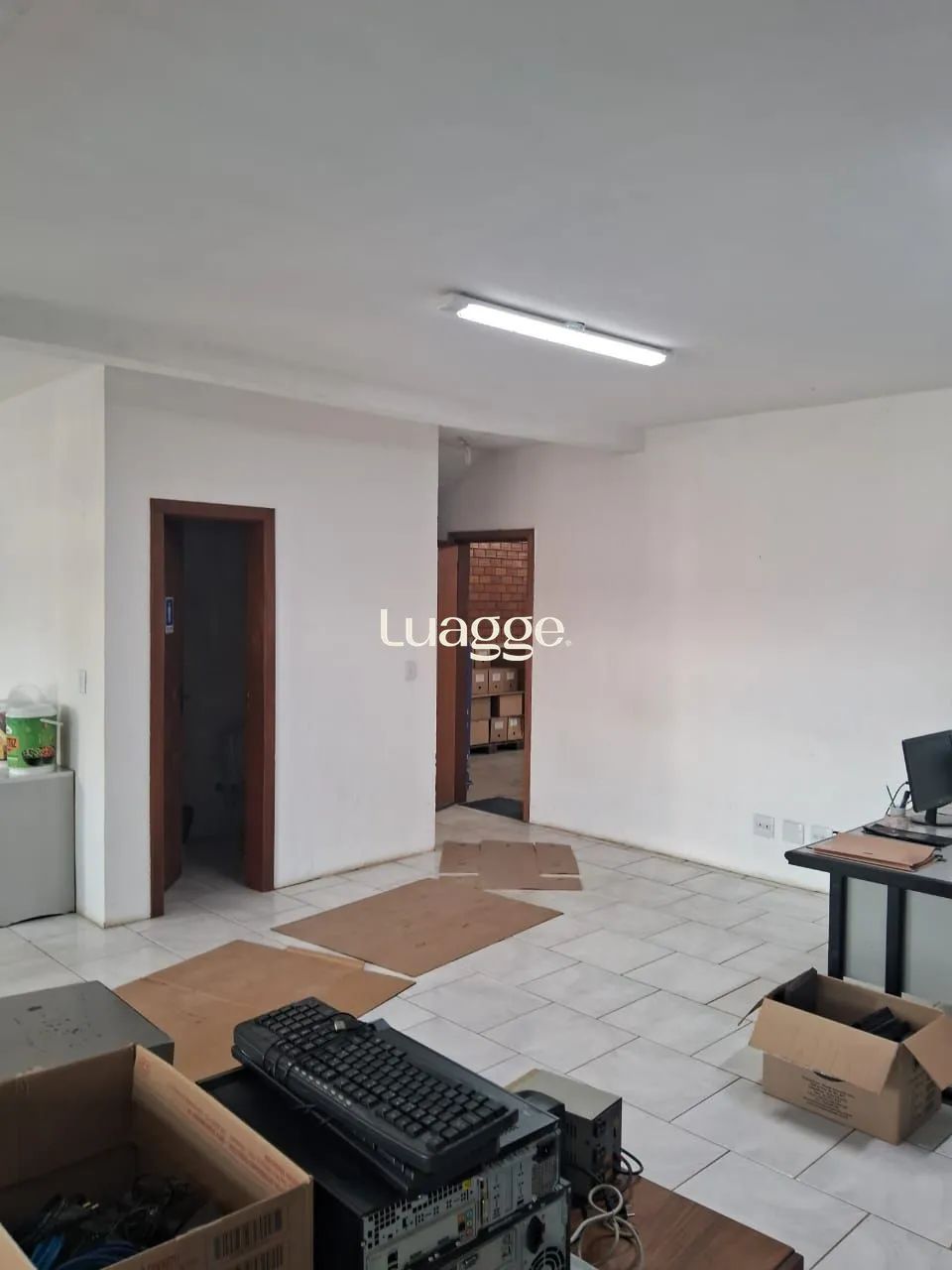 Excelente prédio comercial com aproximadamente 550 m², amplo pátio e excelente e - Foto 5