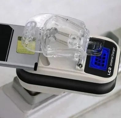 Carregador Universal LCD celular IT BLUE LE-U300 - Foto 2