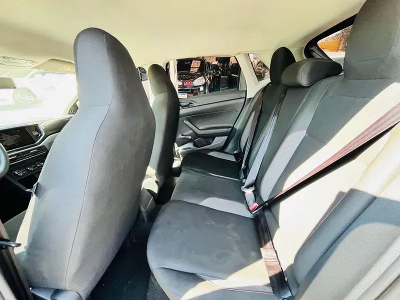 Volkswagen Polo Track 1.0 Flex 12V 5p, foto 6 de 18