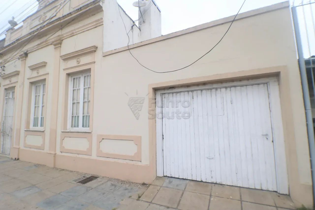 Casa histórica com ambientes amplos e muito charme - Centro de Pelotas - Foto 2
