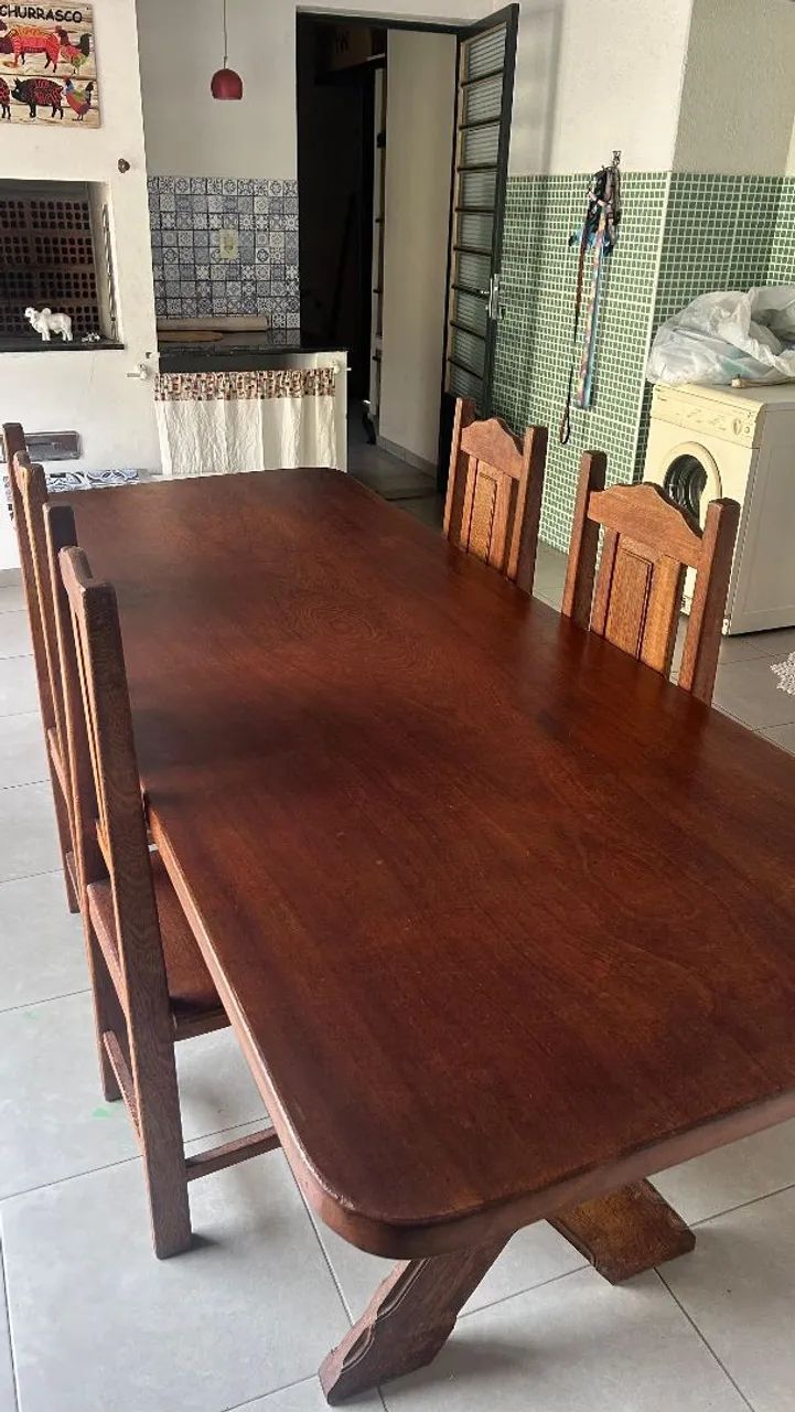 Mesa de Madeira Maciça com 4 Cadeiras