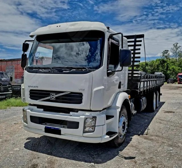 Volvo VM 260 6x2R - 2010 (Carroceria c/ 8,50 metros) - Foto 2