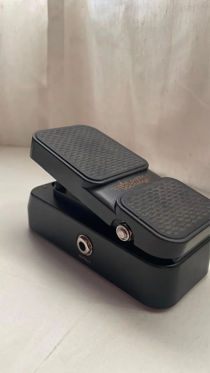 Pedal de volume e wahwah 