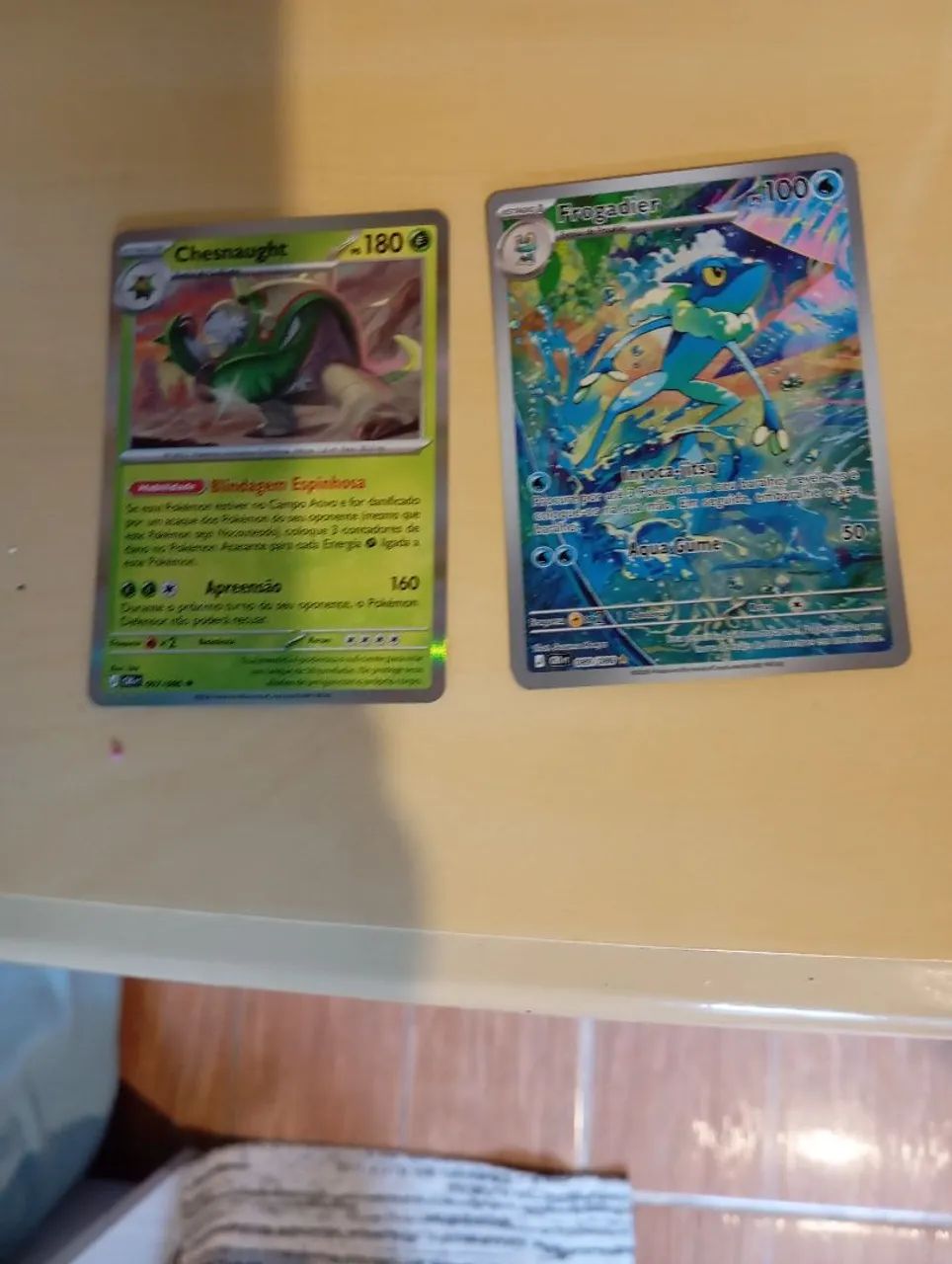 Carta pokémon, Caos acendente FROGADIER e CHESNAUGHT