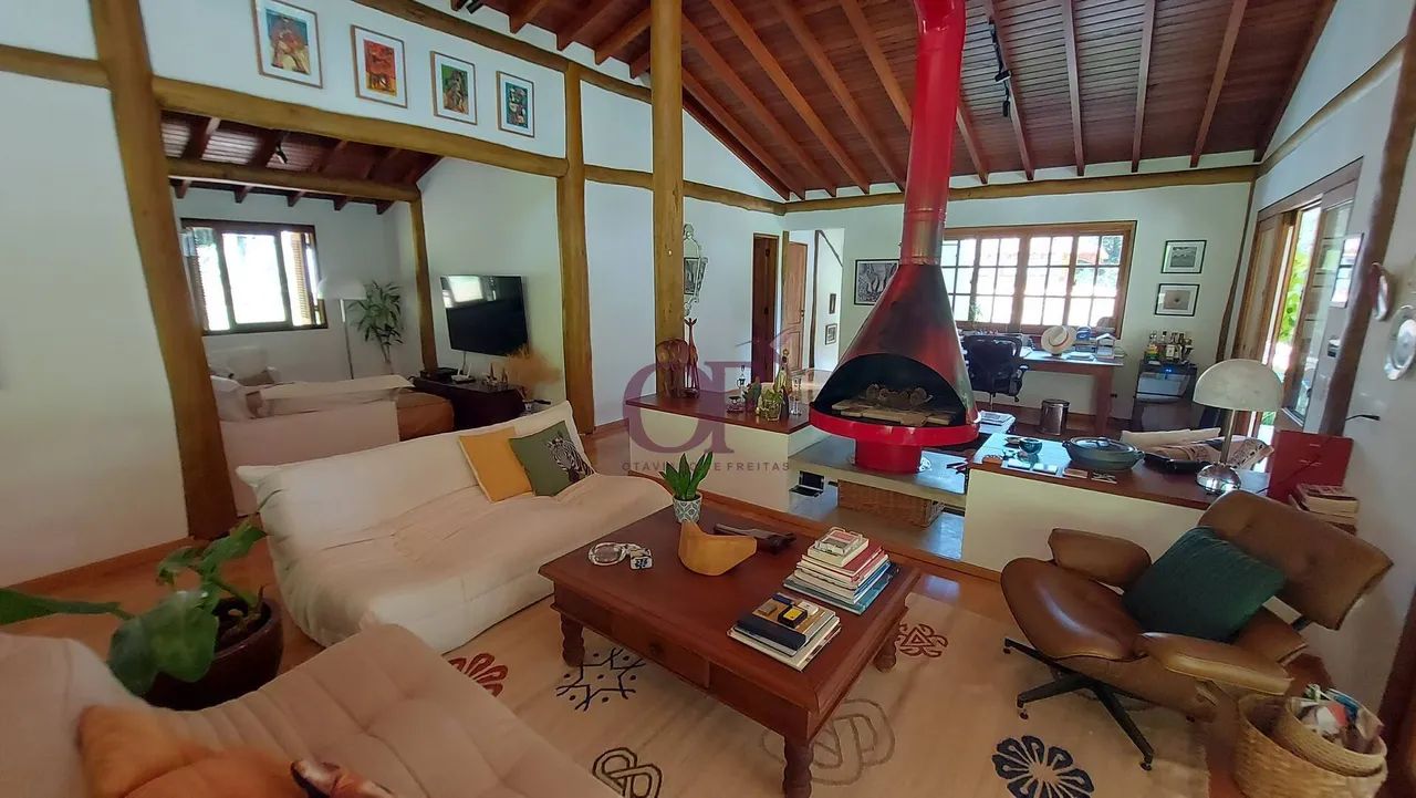 Condomínio Fazenda Campo Verde, Caxambu: Casa de Alto Padrão com 4 Suítes, Piscina e 331m²