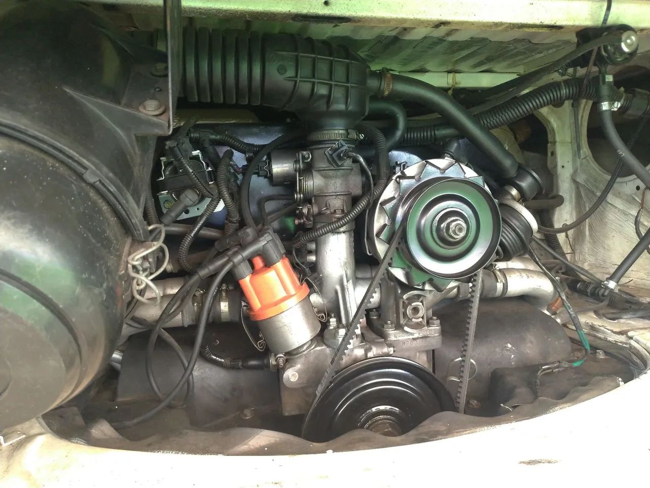 Kombi ano 2000  motor 1600 injeção eletrônica bem conservada.