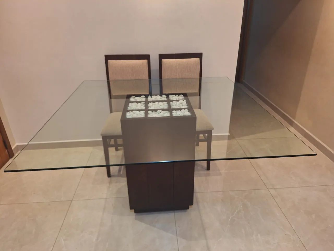 Mesa nova sem marcas de uso 