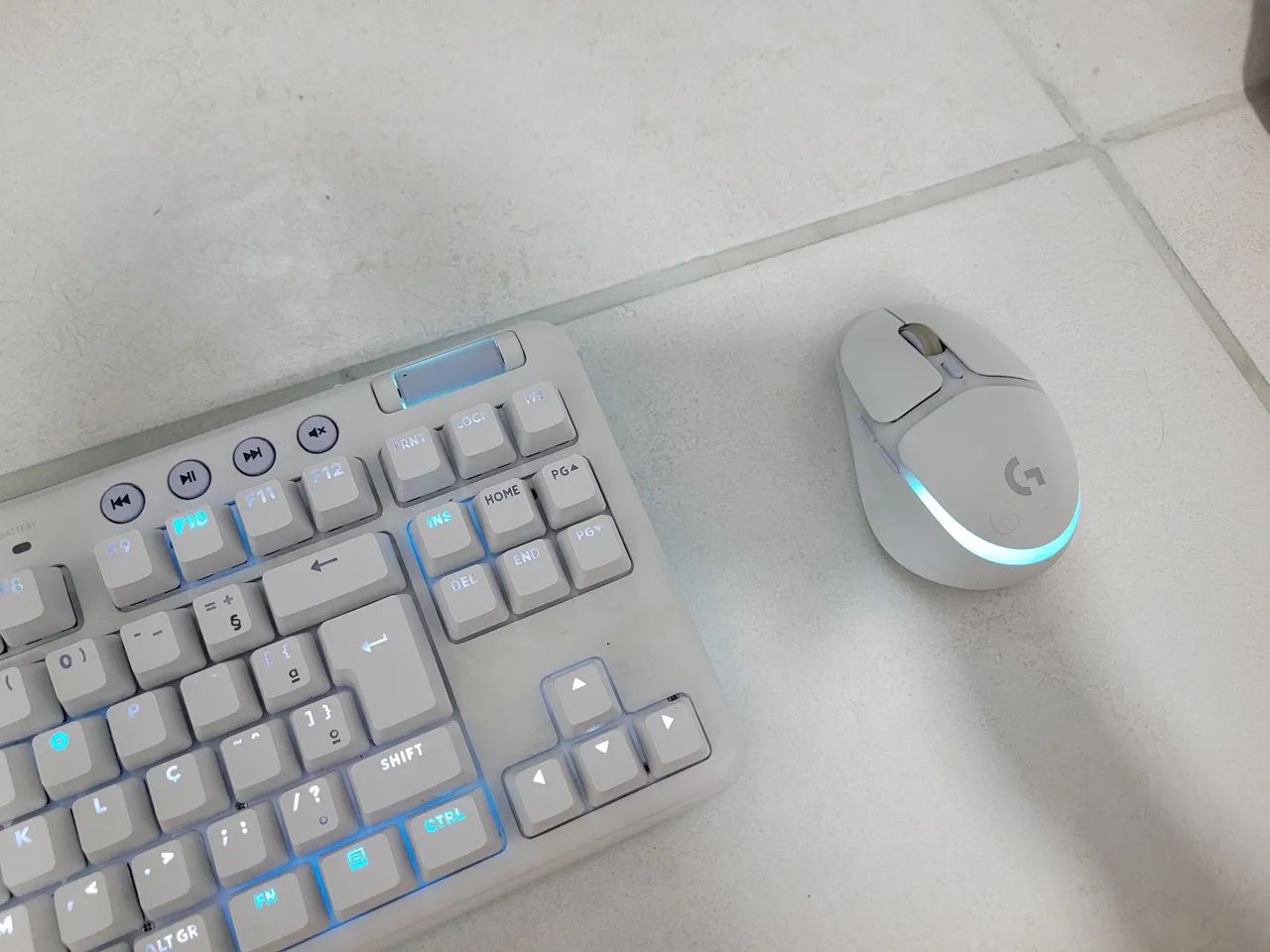Kit teclado G715 e mouse G705 Logitech Coleção aurora Bluetooth  - Foto 3
