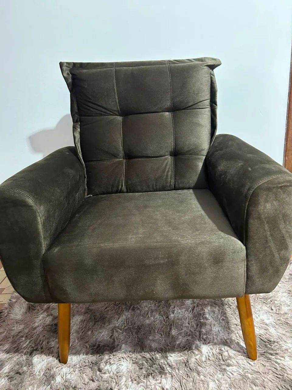 Poltrona Matrix com Pés de madeira e revestida com veludo Turquey - Foto 4