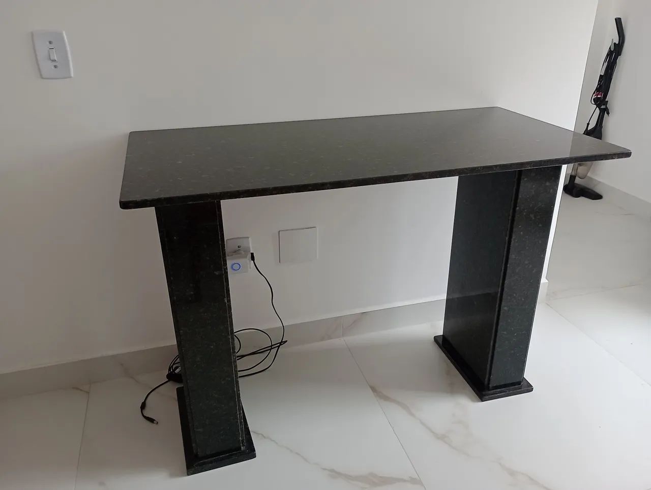 Vendo mesa de granito com pé de granito 