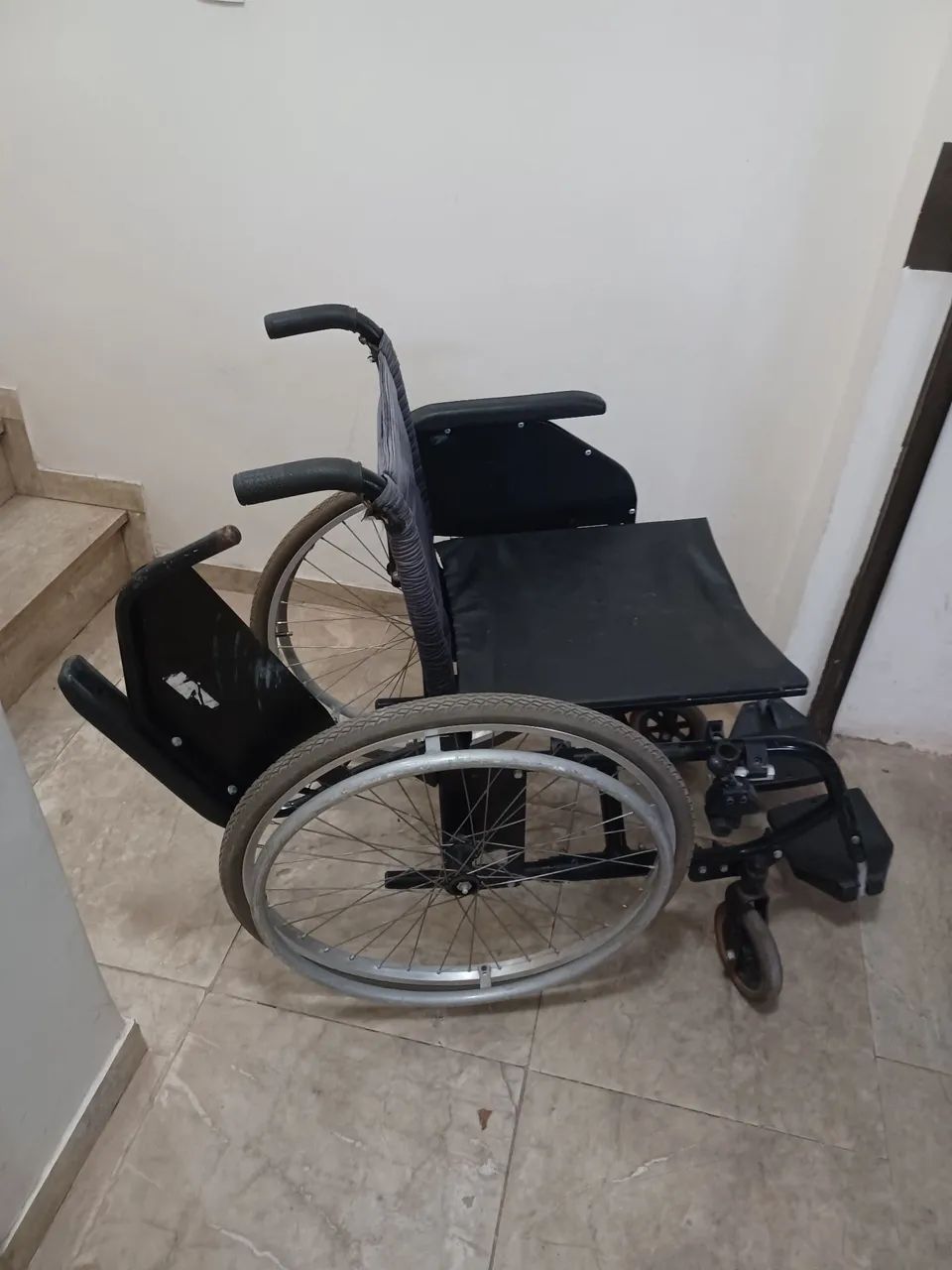 Cadeira de rodas dobravel  .349,00 - Foto 2