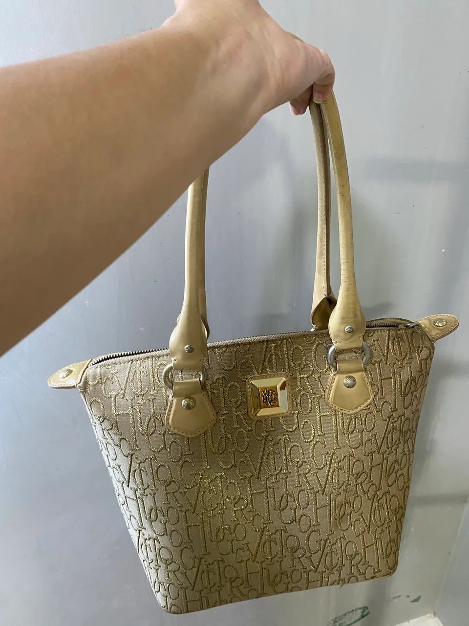 Vendo Bolsa Dourada da Victor Hugo ORIGINAL  - Foto 4