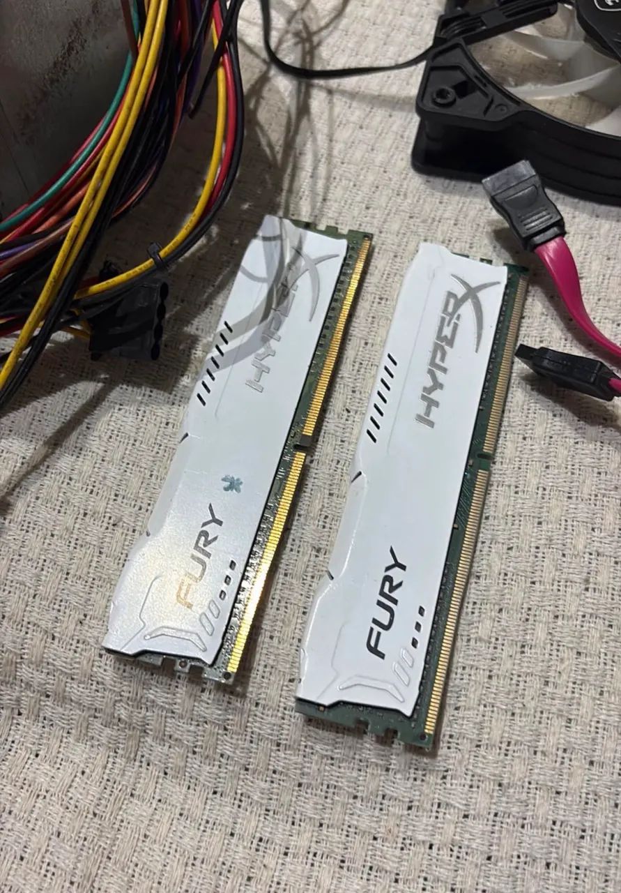 2 pentes DDR4 12 GB no total.