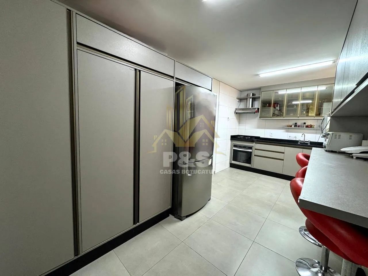 Apto com 3 dormitórios, varanda gourmet e com 112m². - Foto 4