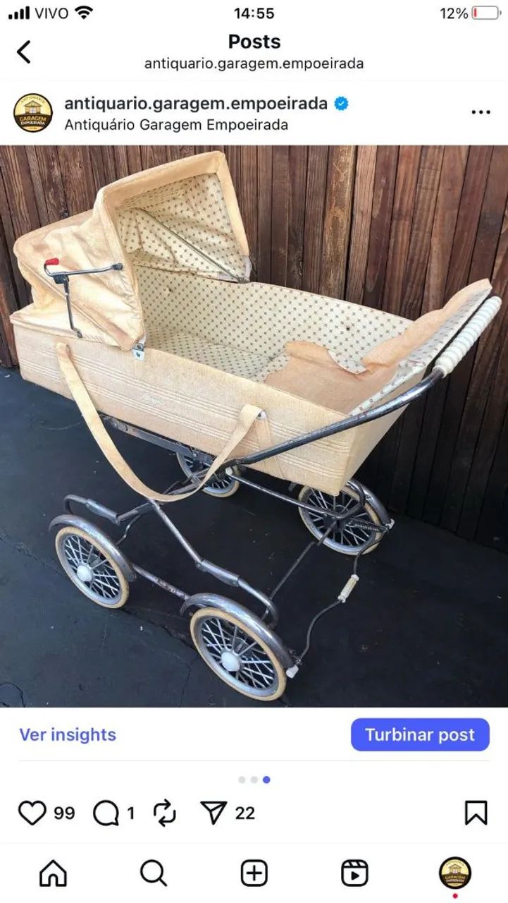 Carrinho de bebê antigo