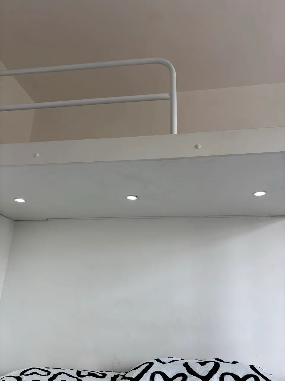 Cama suspensa com escada e led  - Foto 5