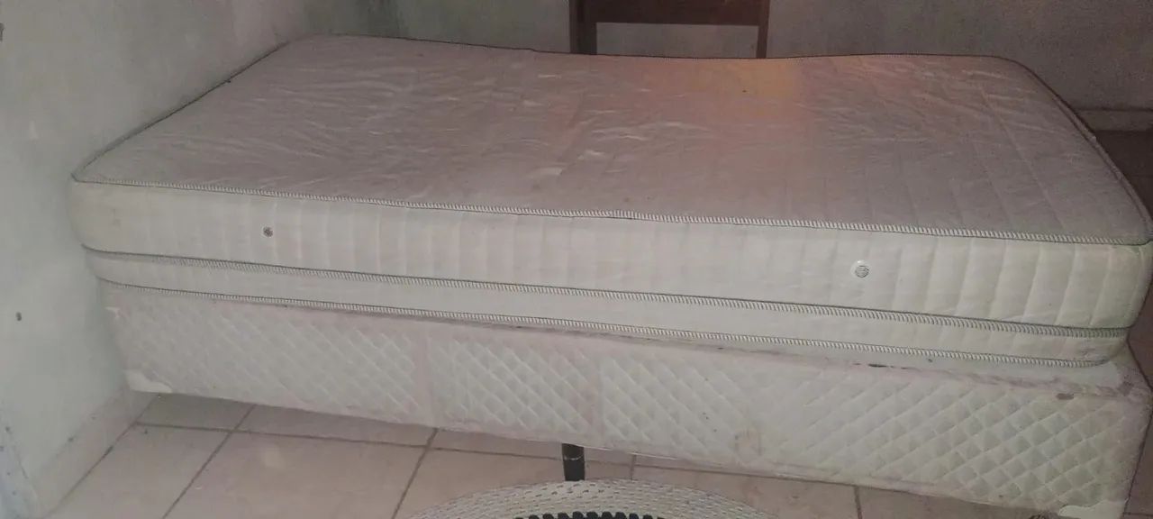 Cama de casal c colchão de molas com parte de baixo tipo gaveta - Foto 4