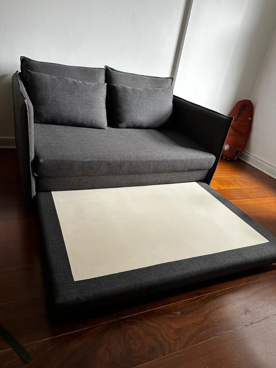 Sofá TokStok design assinado 