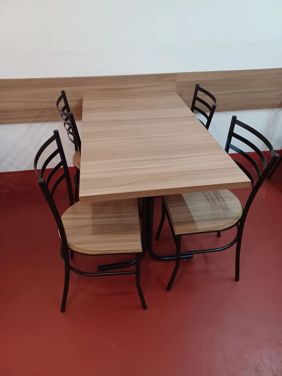 Vendo Conjunto  com 8 mesas com cadeiras - Foto 3