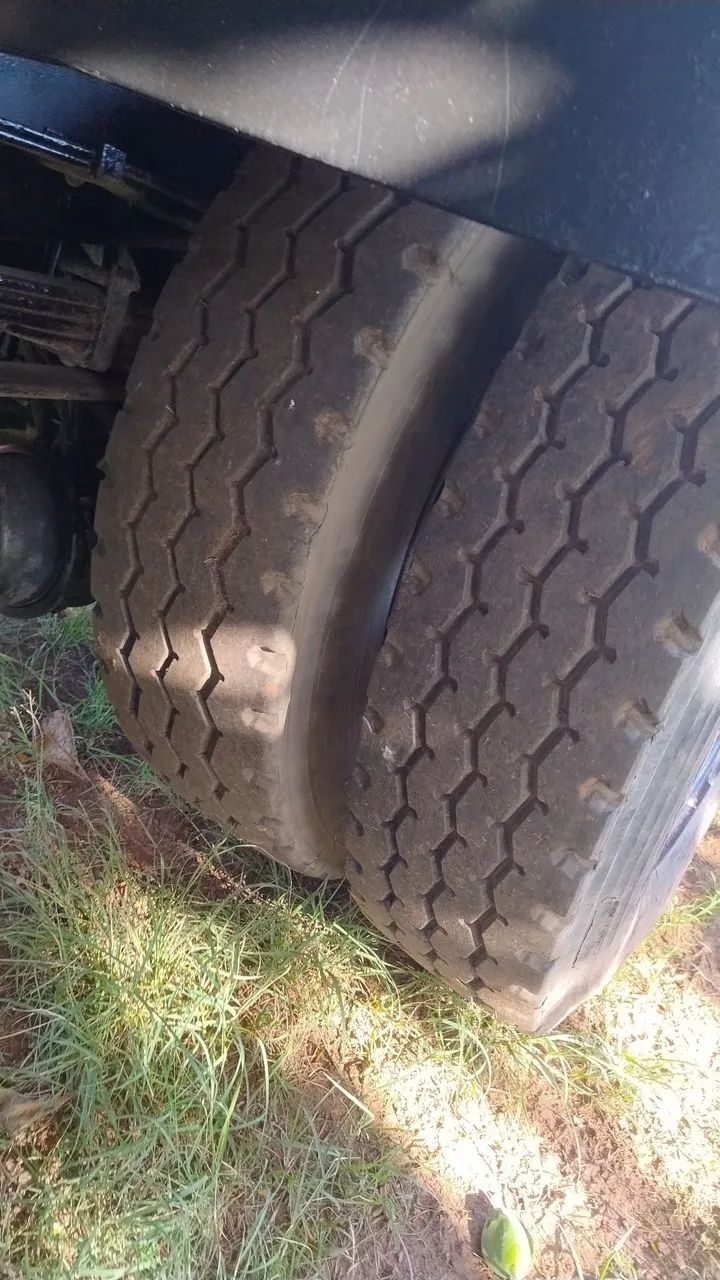Vendo ano 2012 com habitáculo e caçamba Rosset ou só no chassis 