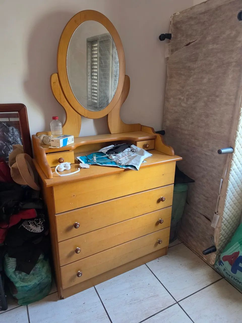 Vendo penteadeira/ guarda-roupas 