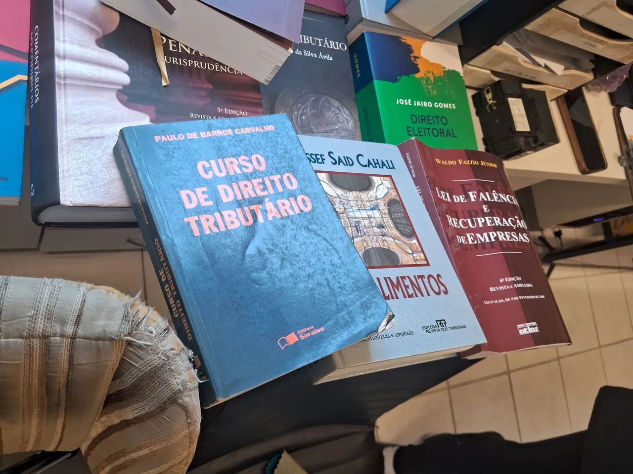 Livros do curso de direito várias áreas  - Foto 3