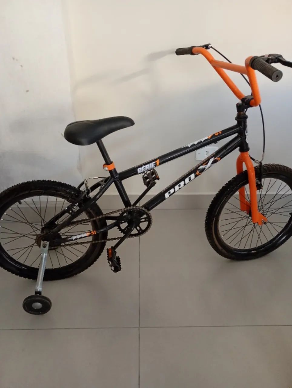 Bicicleta aro 20 nova, poucos dias de uso 
