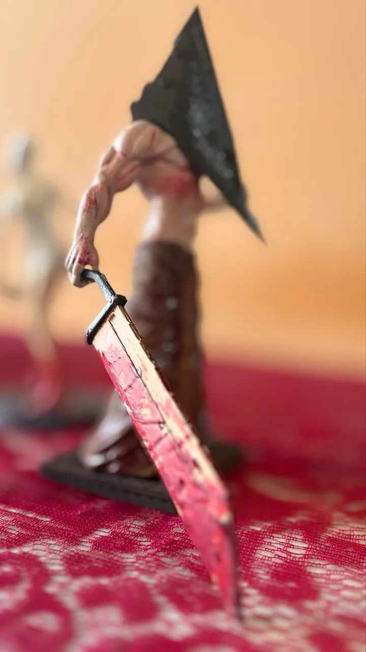 Kit Silent Hill Exclusivo: Pyramid Head 25 cm e Nurse 19 cm. - Foto 5